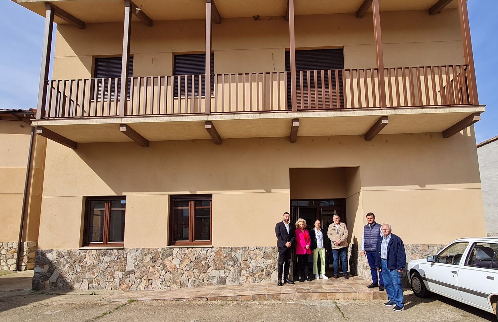 Faúndez visita el Centro Cívico de Santa María de la Vega, financiado por la Diputación