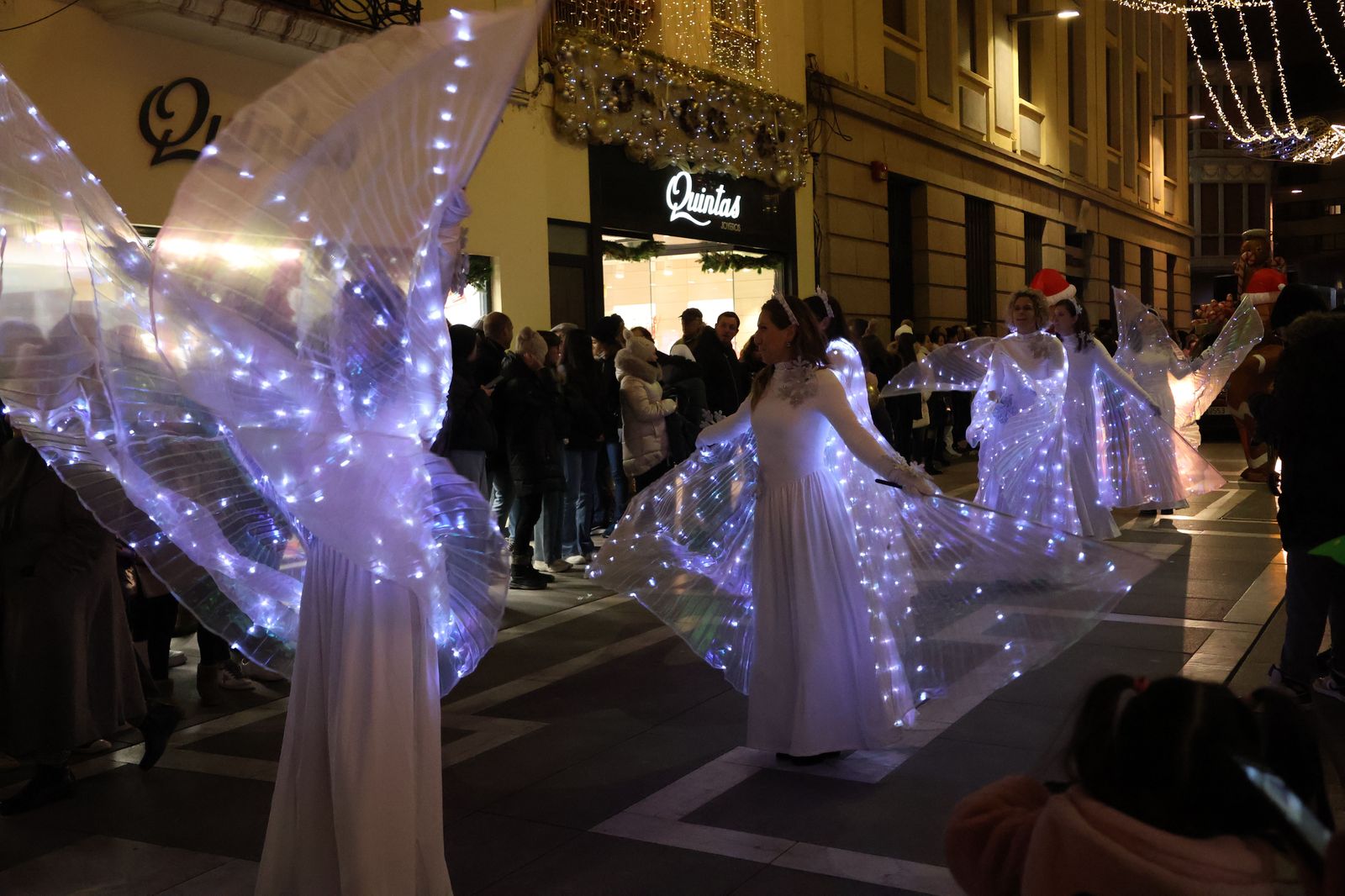 Pasacalles navideño de la escuela de baile Escena