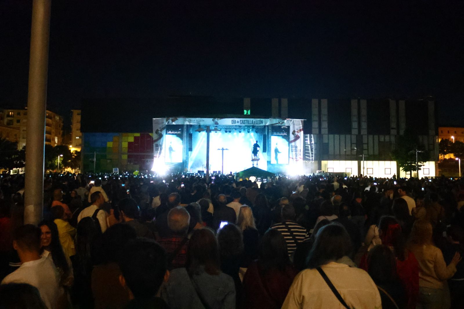 Concierto de Beret en la Plaza de la Concordia