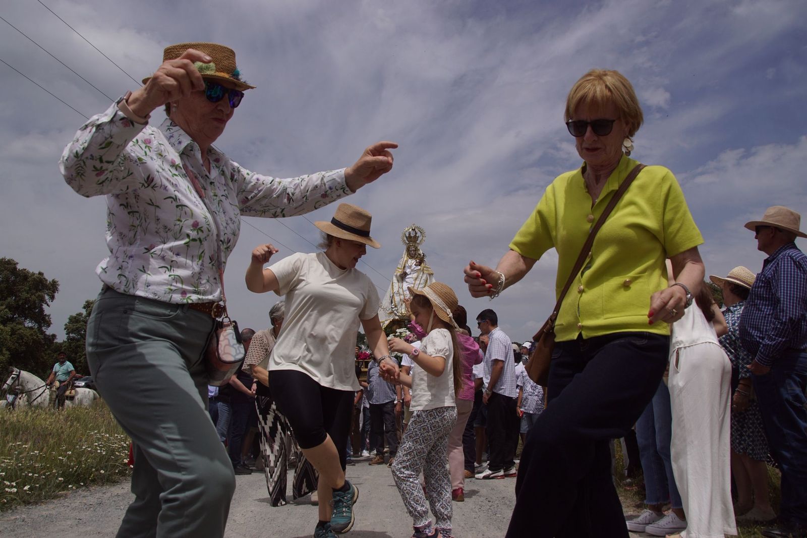 Valdejimena sale a los campos en su romería para honrar a su patrona