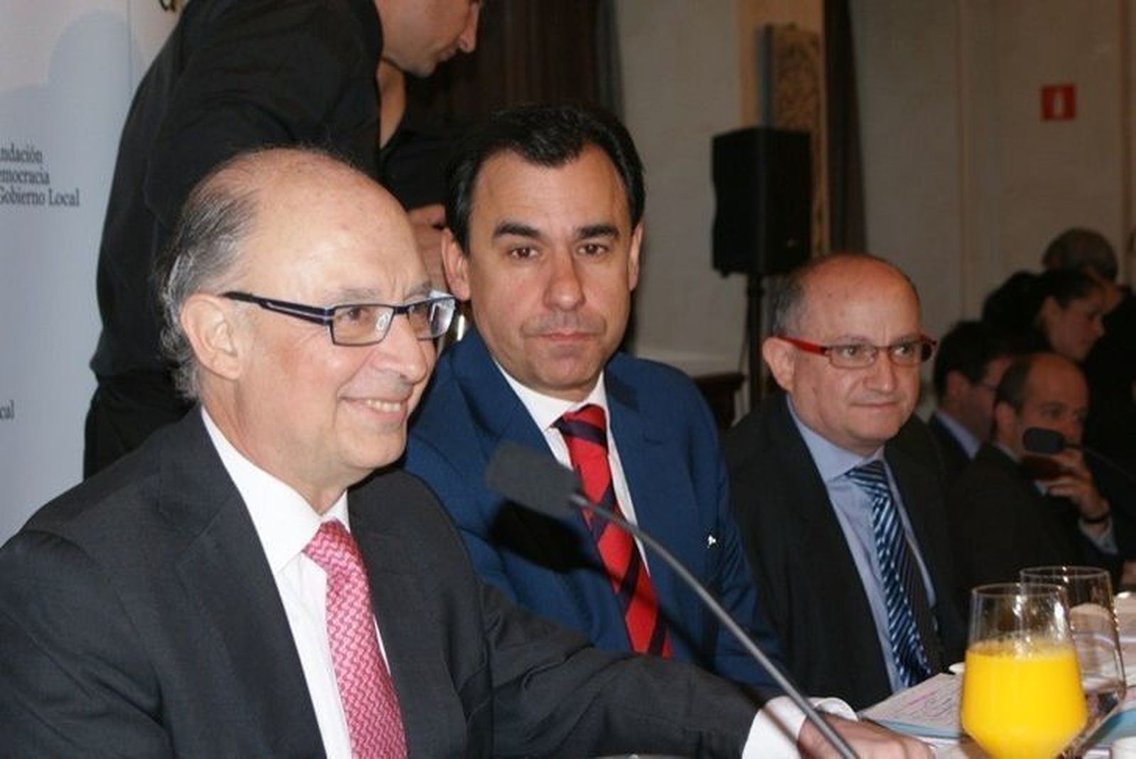 El vicepresidente de la FEMP asiste al Pleno de la Comisión Nacional de Administración Local, presidida por Cristóbal Montoro