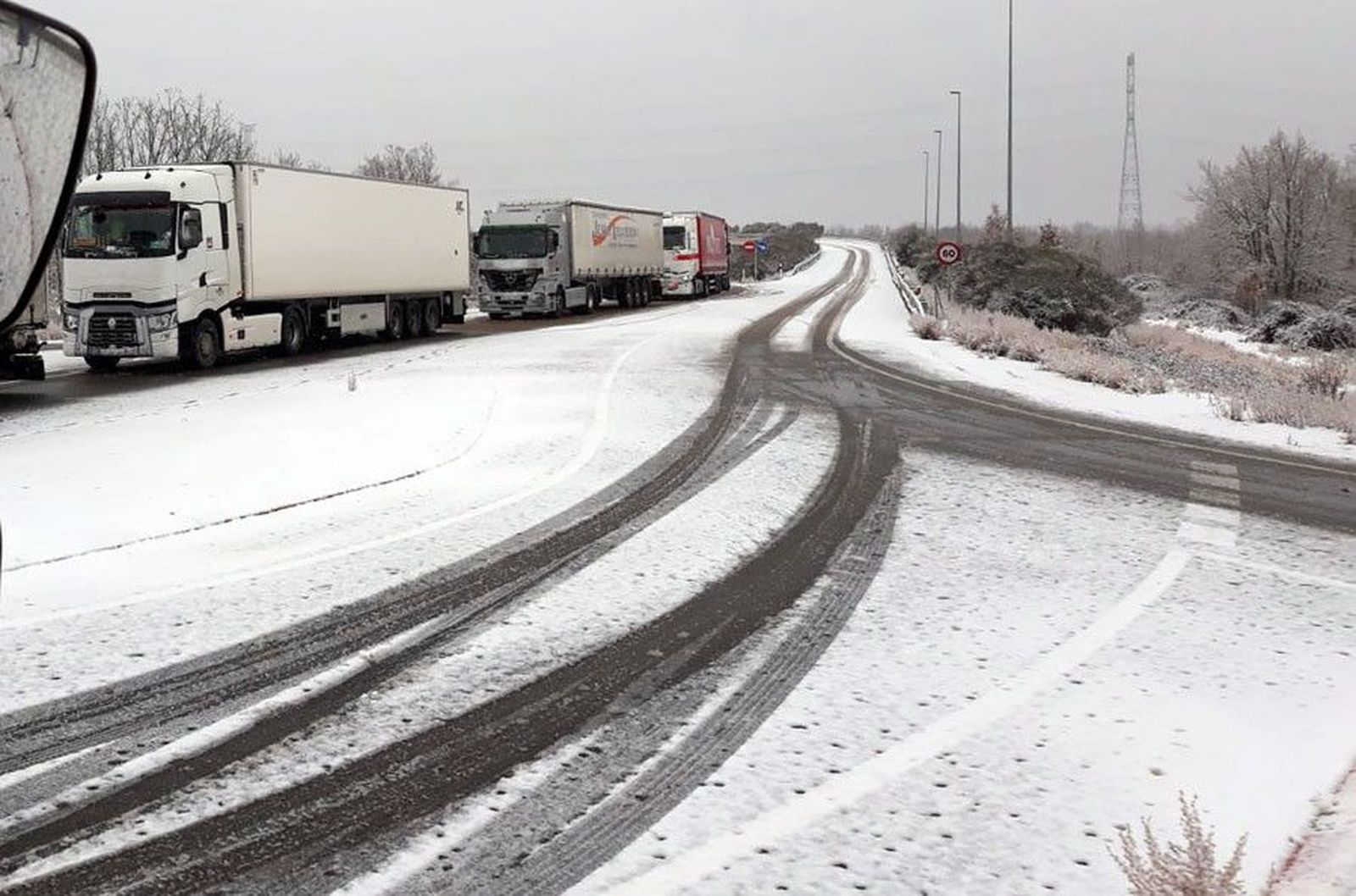 carretera nevada zamora 52 camiones. Archivo