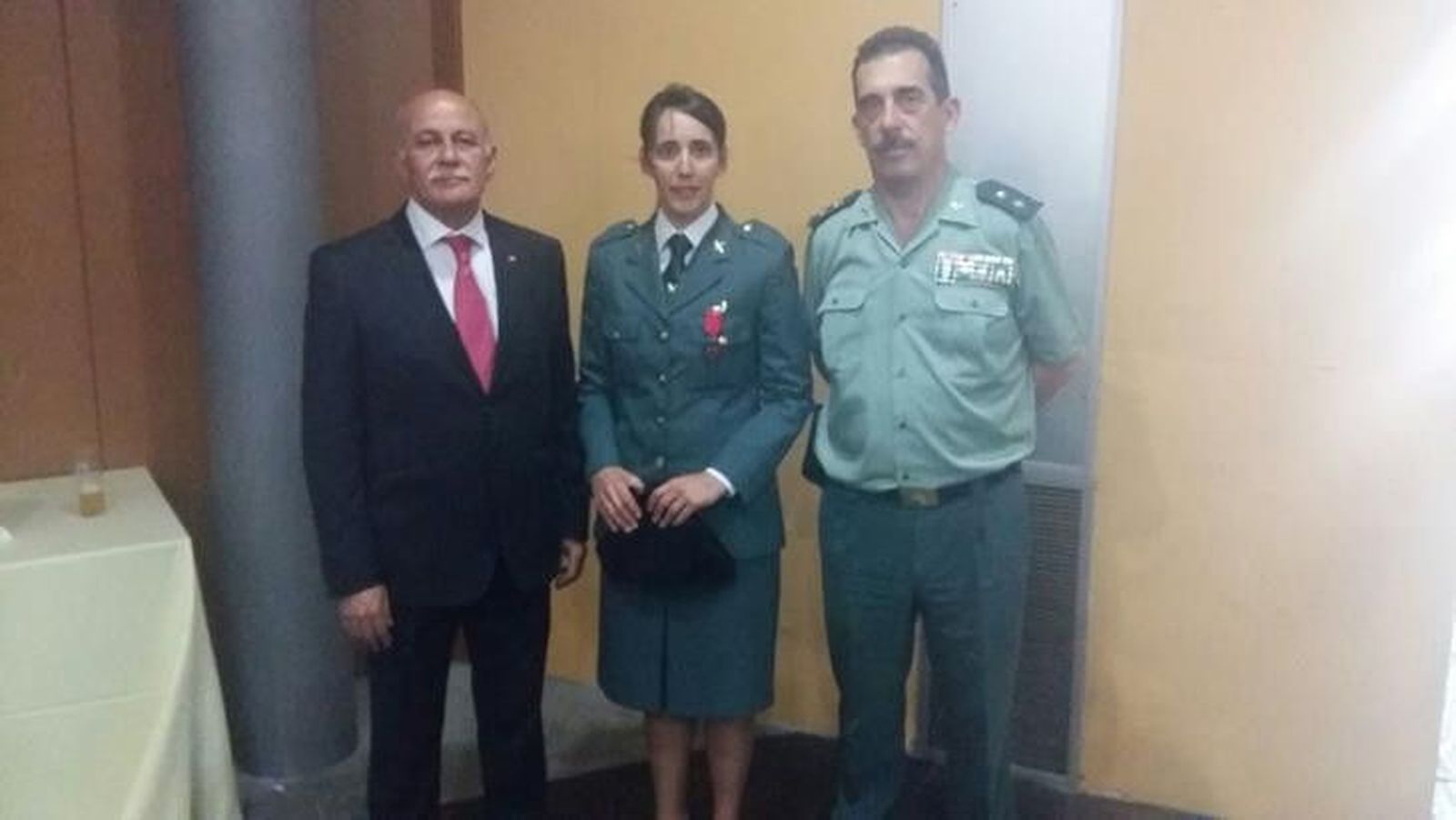 Medalla de Bronce distintivo Rojo para una guardia civil que rescató a un anciano en un incendio en Santibáñez de Vidriales