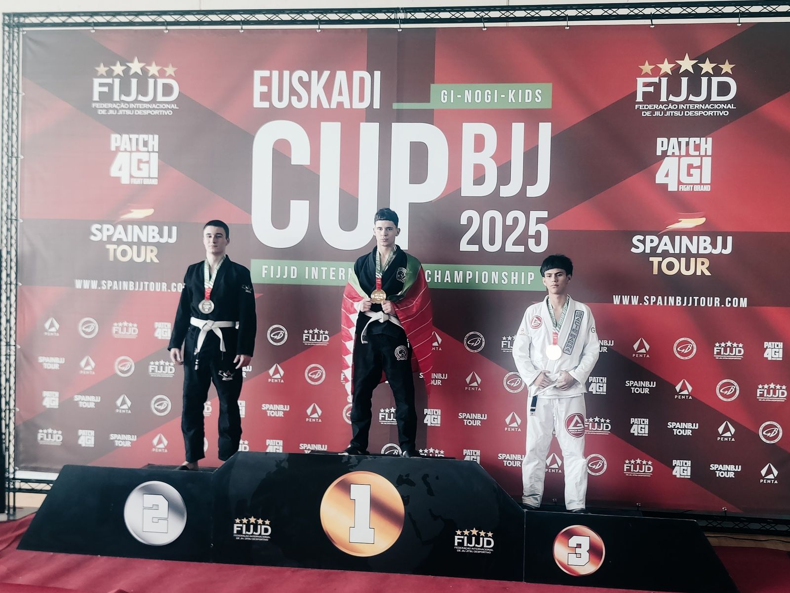 Hugo Domínguez conquista Euskadi con tres medallas en la Copa de Brazilian Jiu Jitsu