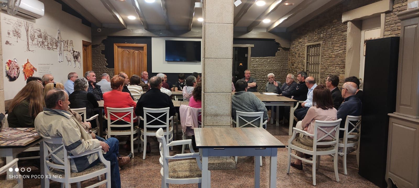 Reunión de los socialistas de Sanabria para trabajar en contra de la supresión de paradas de AVE.