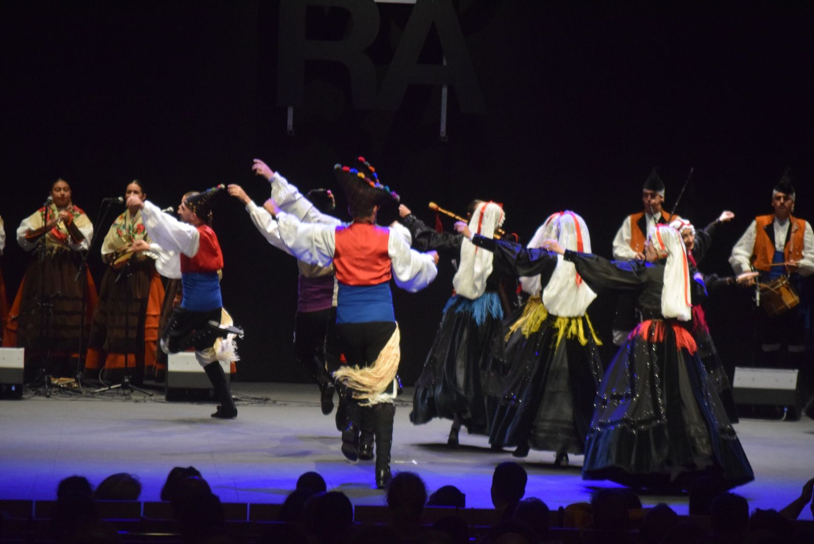 gala-de-clausura-del-festival-internacional-de-folklore-de-zamora-42