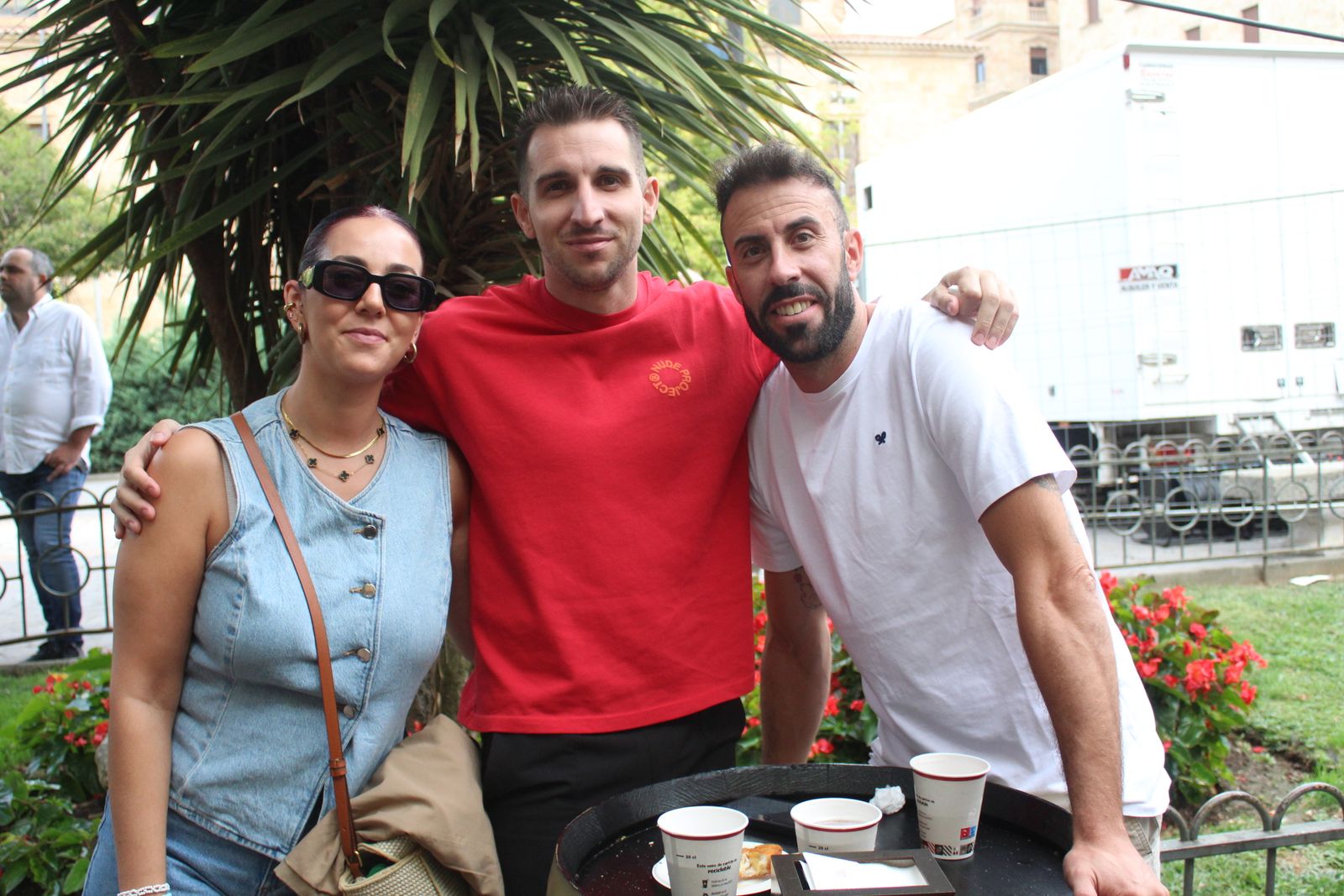 Ambiente en la Feria de Día en el mediodía de este domingo