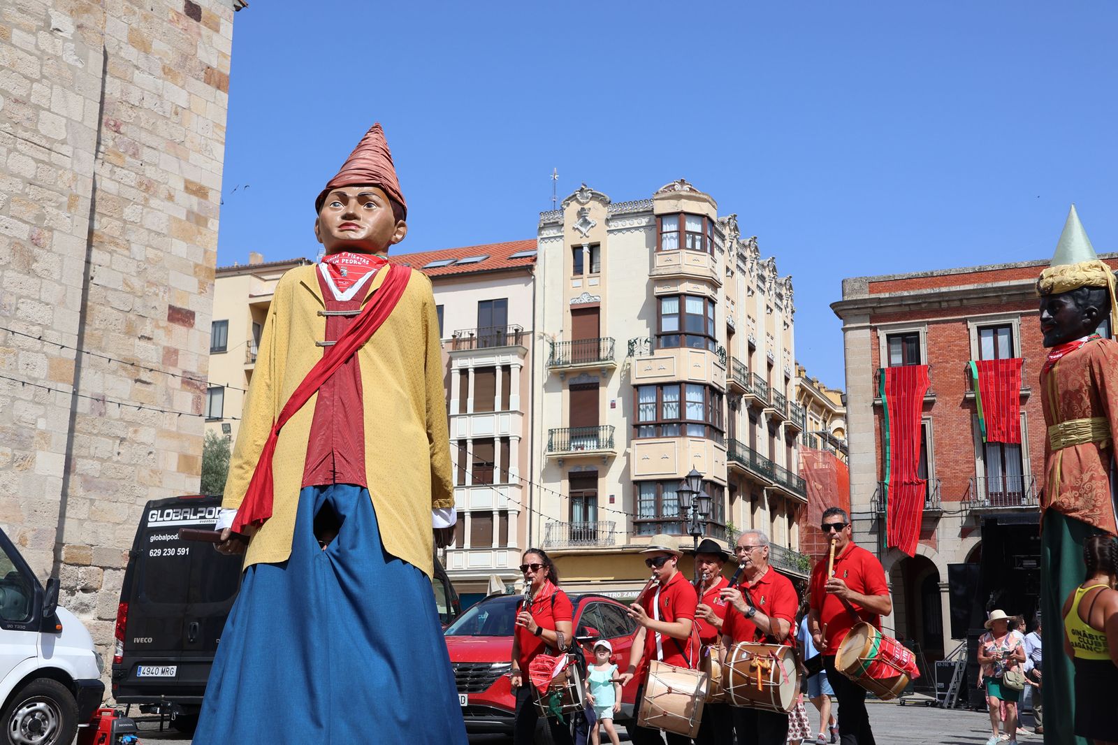 Pasacalles de Gigantes y Gigantillas (13).jpg