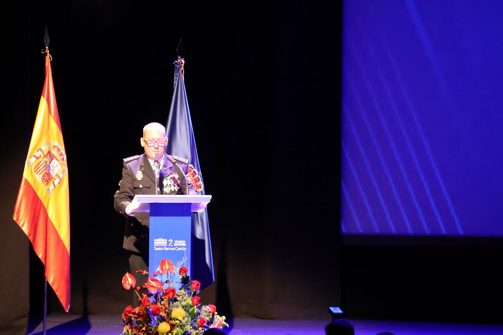 Ceremonia de imposición de condecoraciones a miembros de la Policía Nacional en honor a los Santos Ángeles Custodios