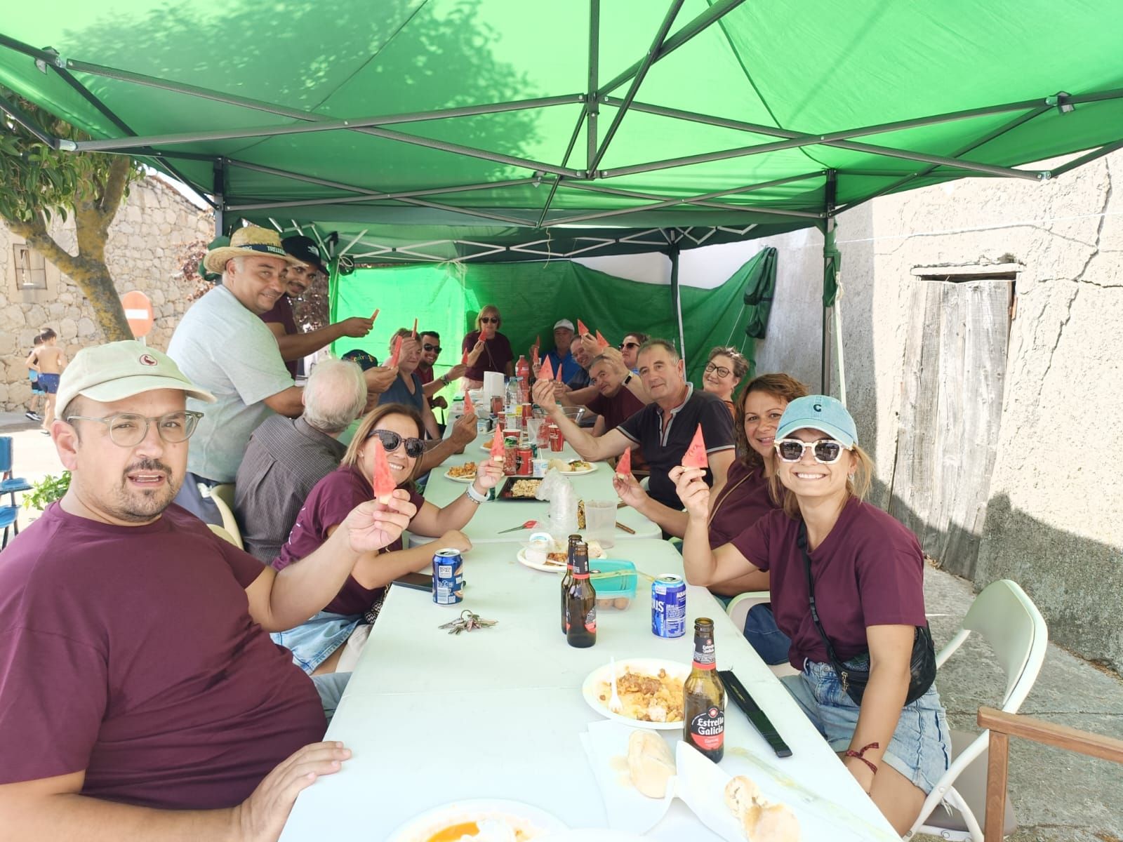 Auto locos y reparto de huevos rotos en las fiestas de San Lorenzo en Rollán