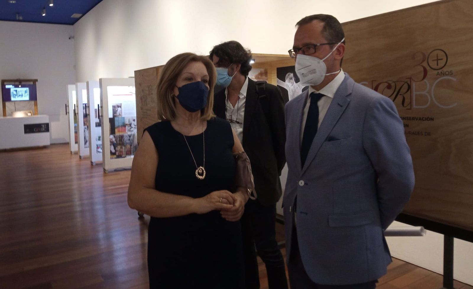 Gumersindo Bueno, director general de Patrimonio Cultural, presente en la inauguración de la exposición itinerante.