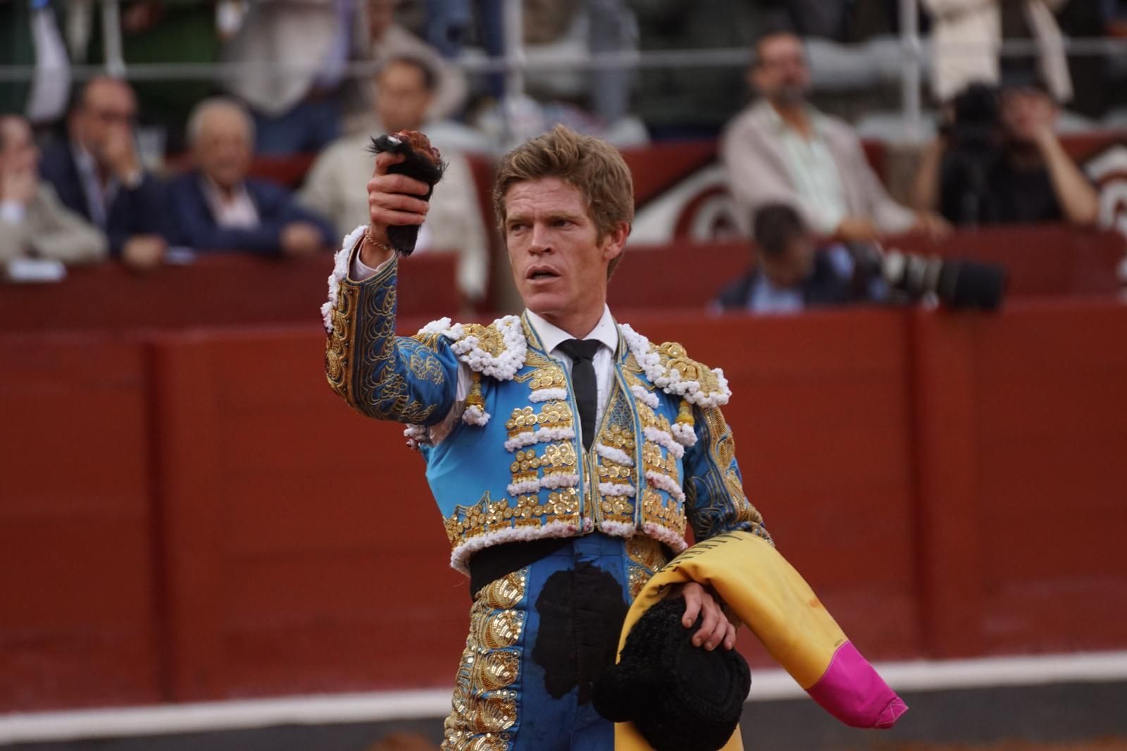 resumen-fotografico-del-ambiente-en-los-tendidos-de-la-glorieta-durante-la-corrida-concurso-22-de-septiembre-fotos-juanes-108