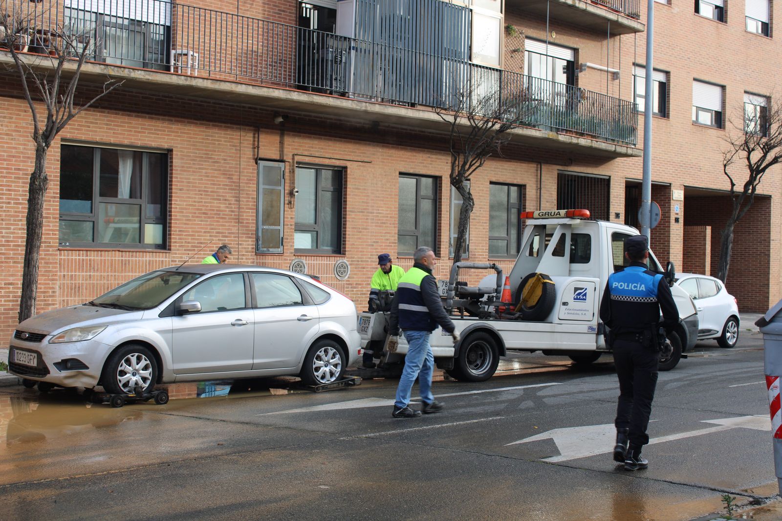 reventon-de-agua-en-el-paseo-cesar-real-de-la-riva-fotos-s24h-3