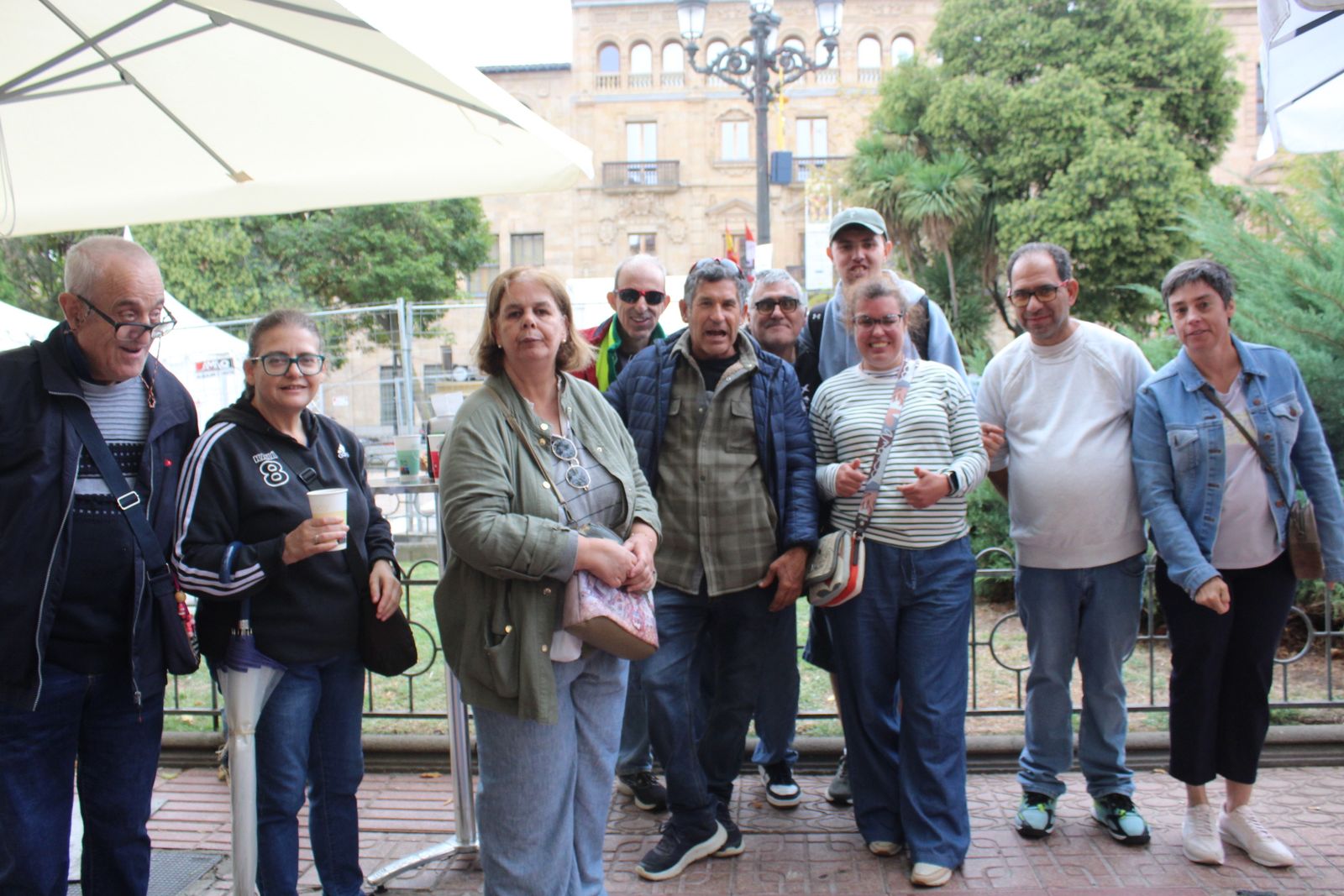 Ambiente en la Feria de Día en el mediodía de este miercoles