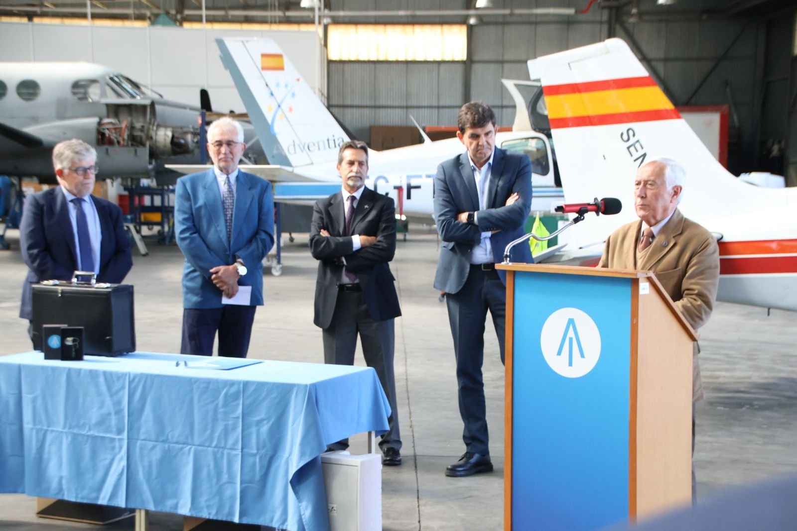 SENASA entrega una avioneta histórica, a la Fundación Infante de Orleans