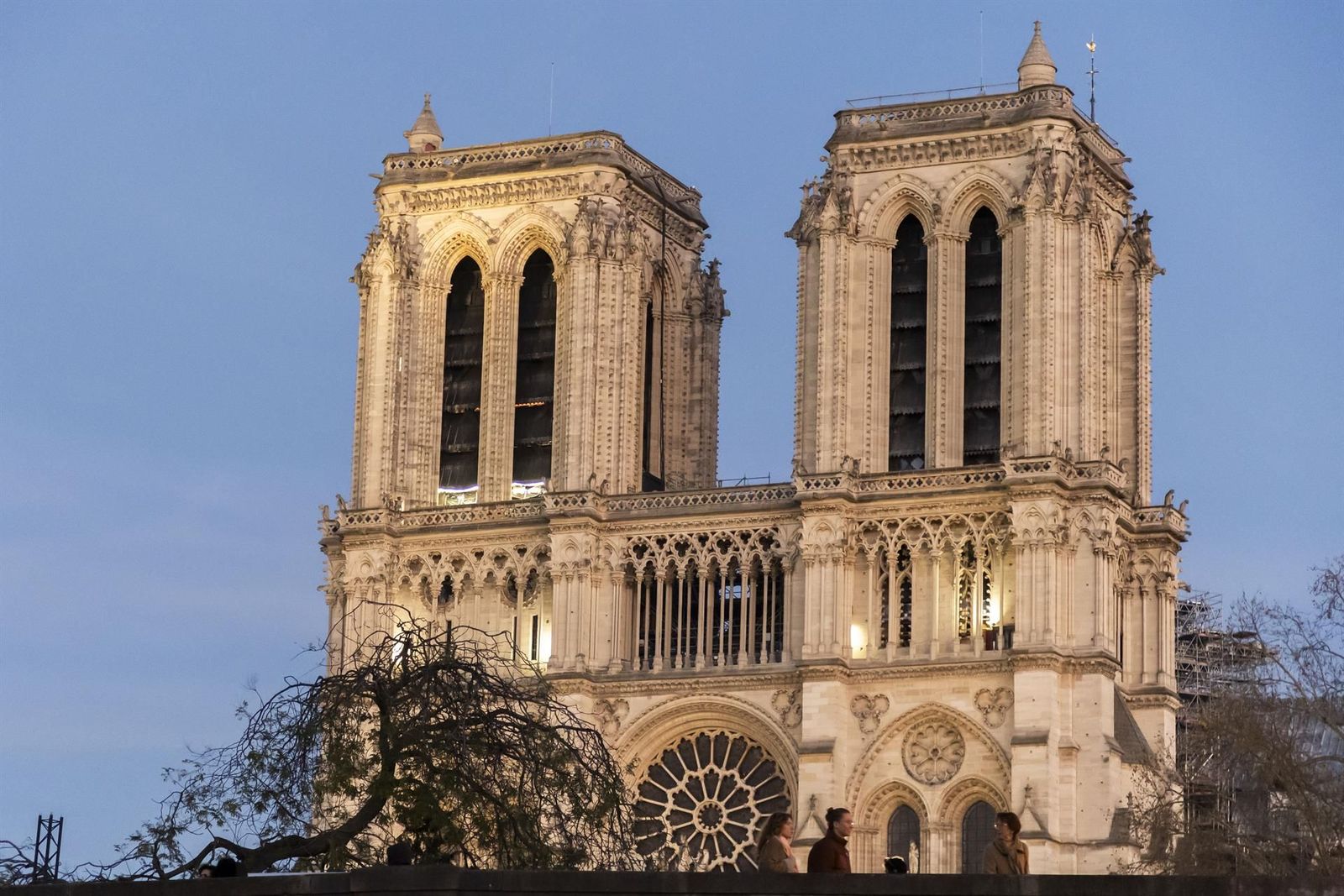 November 29, 2024, Paris, France, France: Paris, France November 29, 2024 - People walk through the Petit-Pont-Cardinal-Lustiger next to the Cathedrale Notre Dame on November 29, 2024 in Paris, France. - Vincent Isore / Zuma Press / ContactoPhoto