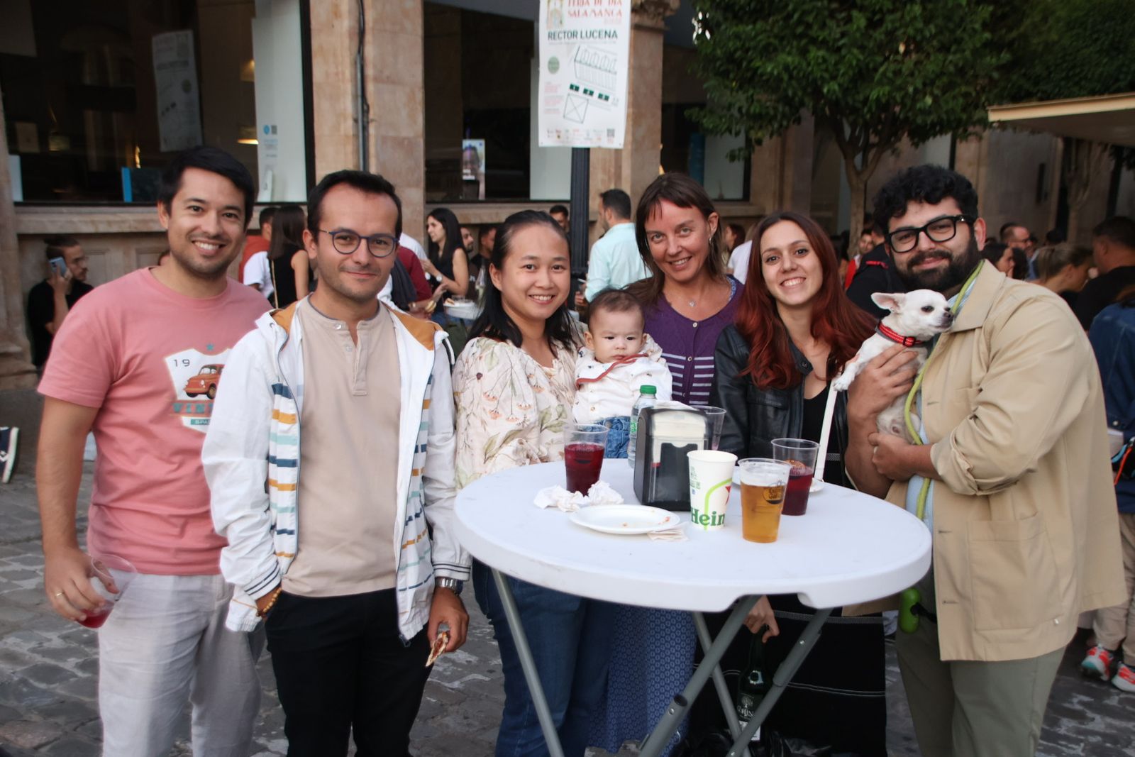 Ambiente de las casetas el  jueves por la tarde noche