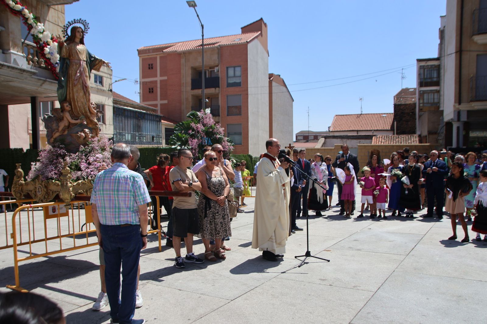 Procesión y ofrenda floral en honor de Nuestra Señora de la Asunción en Guijuelo