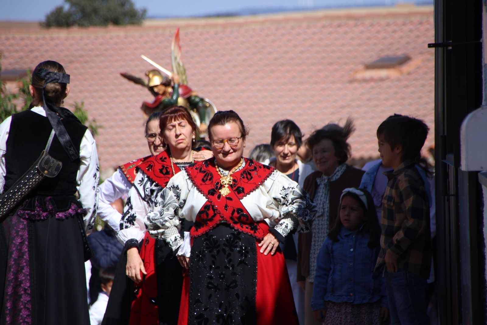 Misa en honor a San Miguel y bailes charros