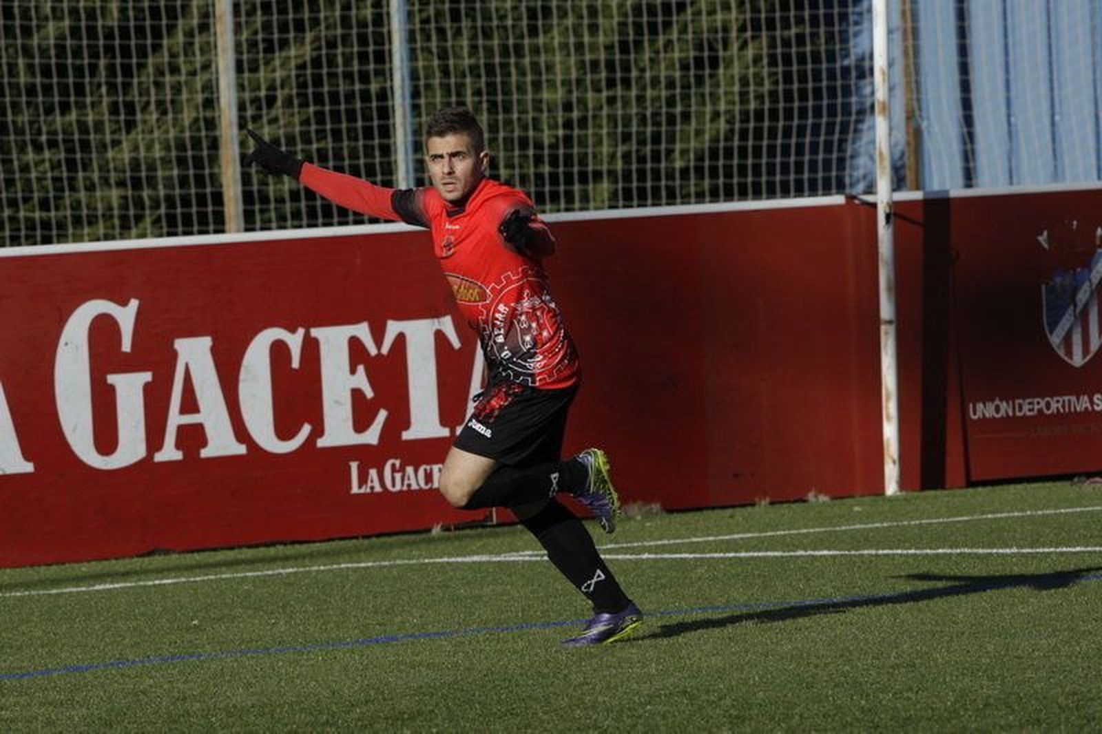 El Béjar Industrial cae goleado ante el Villa de Simancas (5-0)