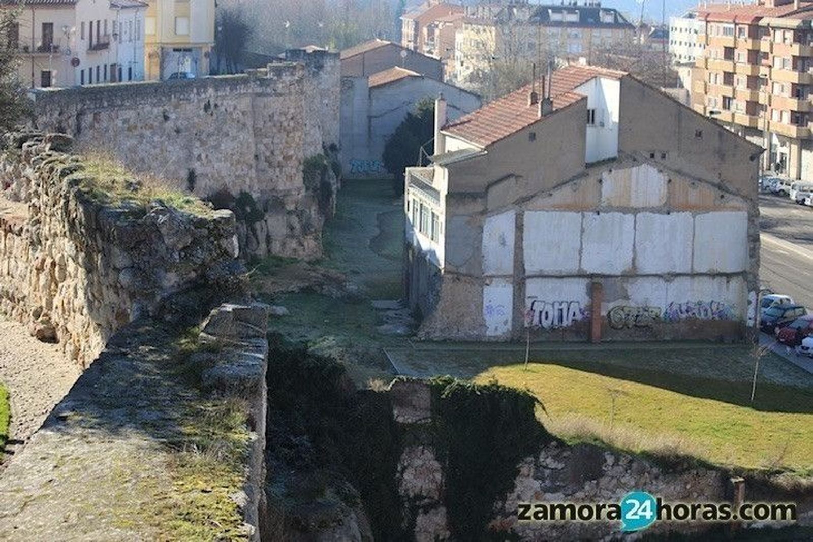La inversión del Ayuntamiento para liberar muralla asciende a los 830.000 euros La inversión del Ayuntamiento para liberar muralla asciende a los 830.000 euros