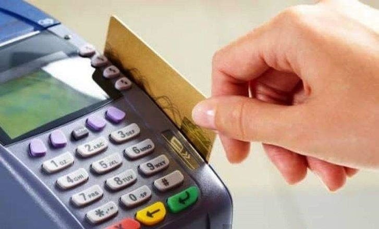 El Ayuntamiento implanta el pago con tarjeta en varias instalaciones municipales