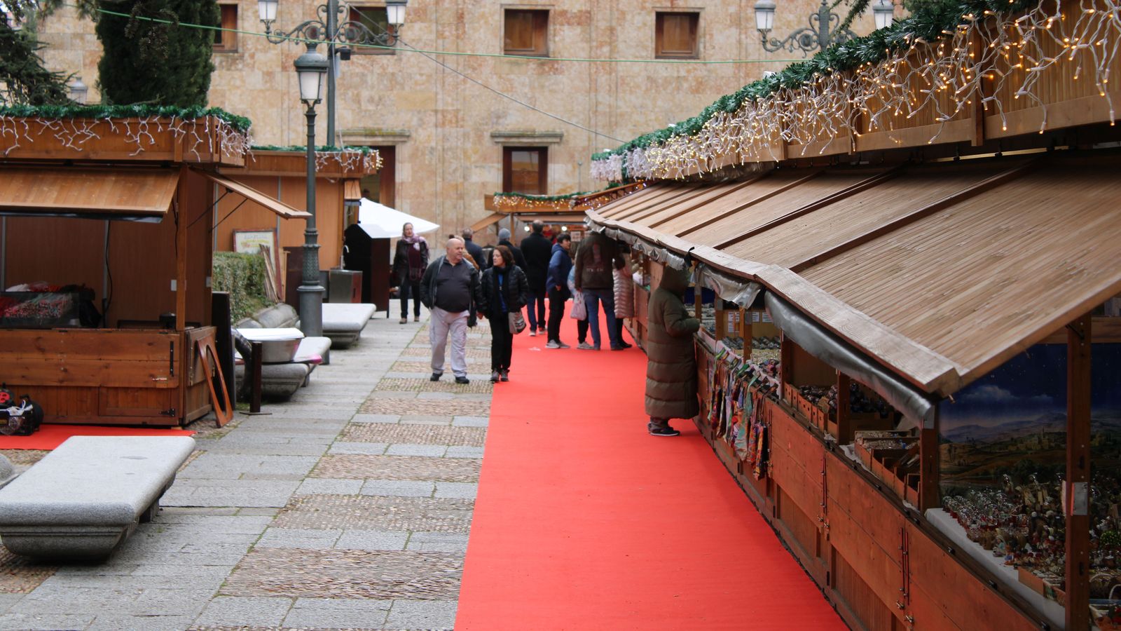 Mercado navideño en la plaza de Anaya