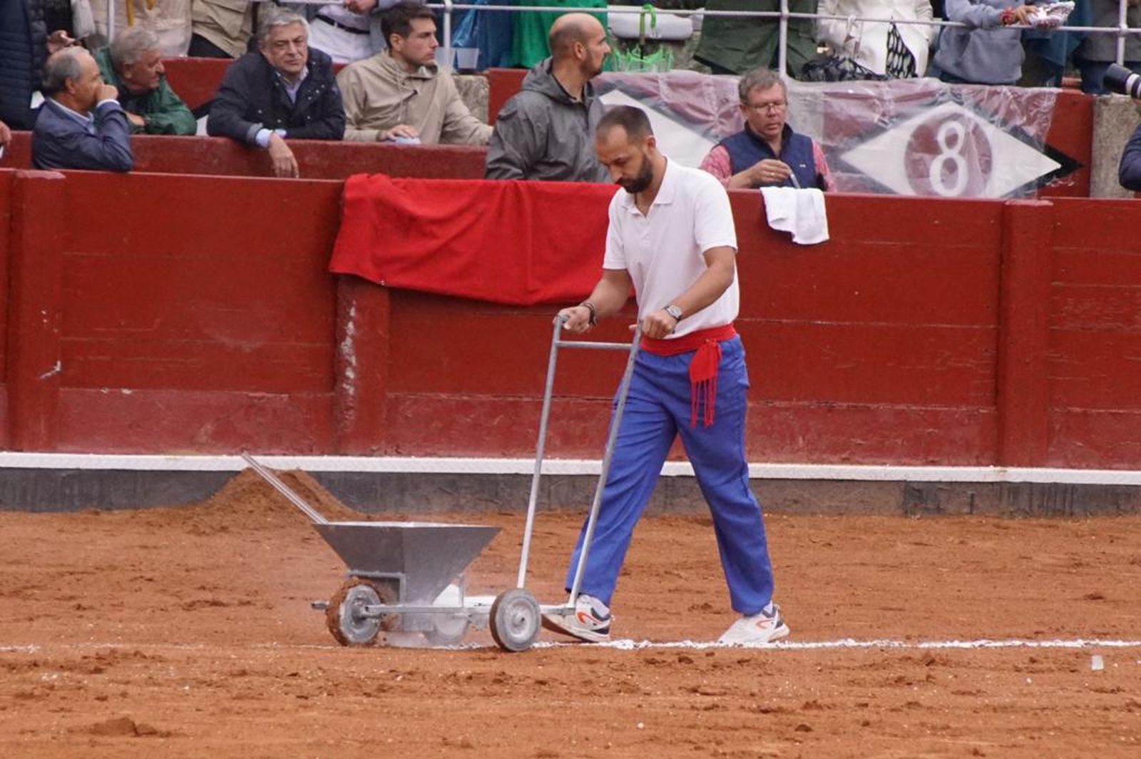 tendidos-de-la-glorieta-durante-la-corrida-de-garcia-y-olga-jimenez-62