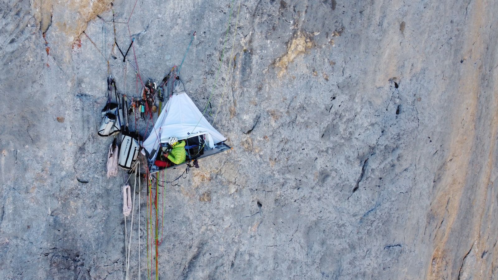 Javi Guzmán en una de sus escaladas