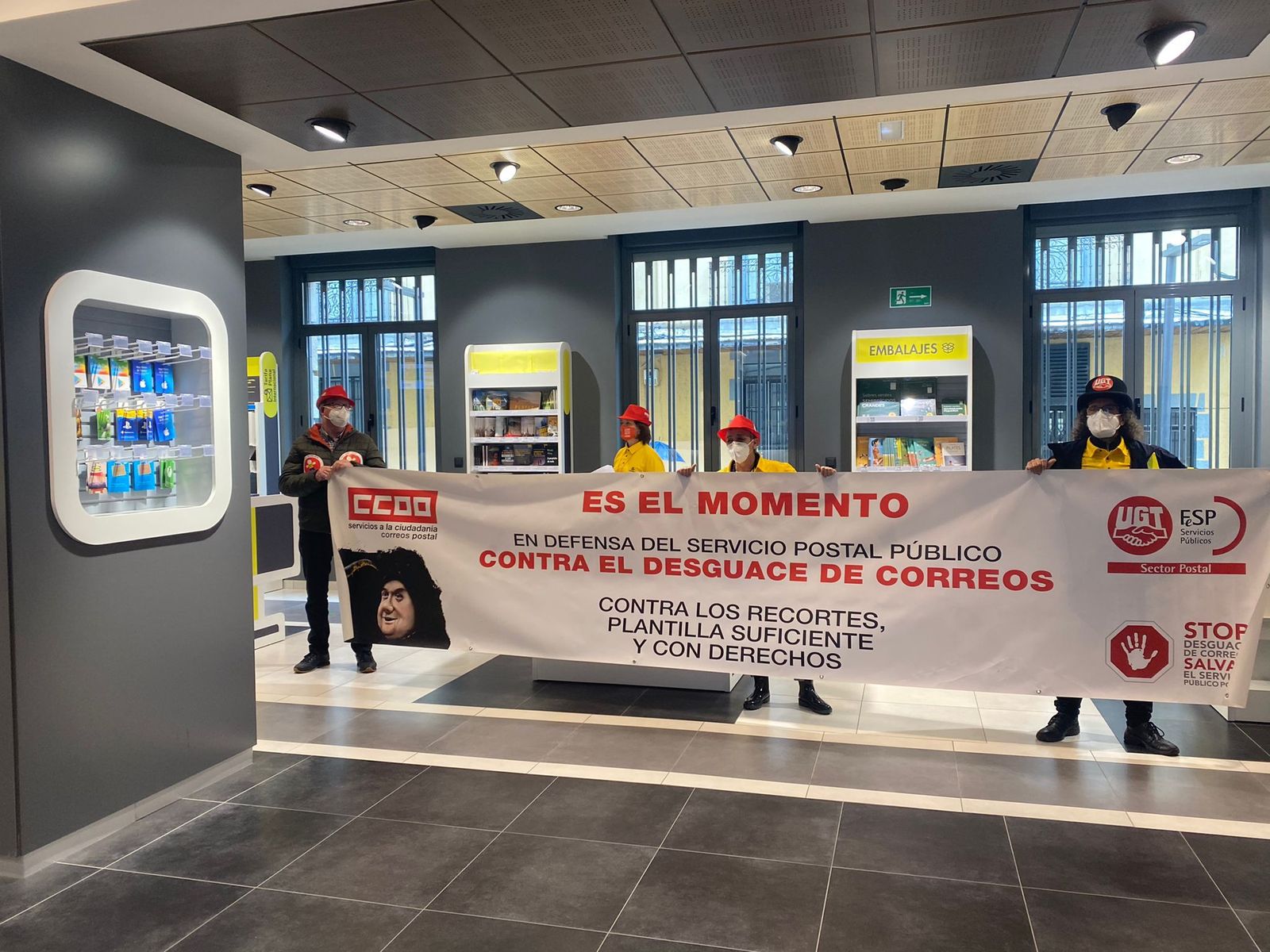 Una movilización de los sindicatos frente al 'desmantelamiento' de Correos en Zamora. Archivo.