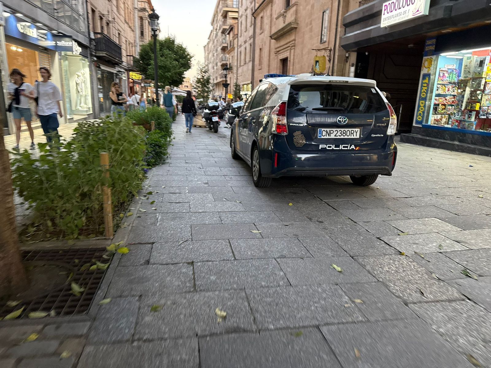 Policía Nacional en la calle Zamora de Salamanca en una foto de archivo. S24H.