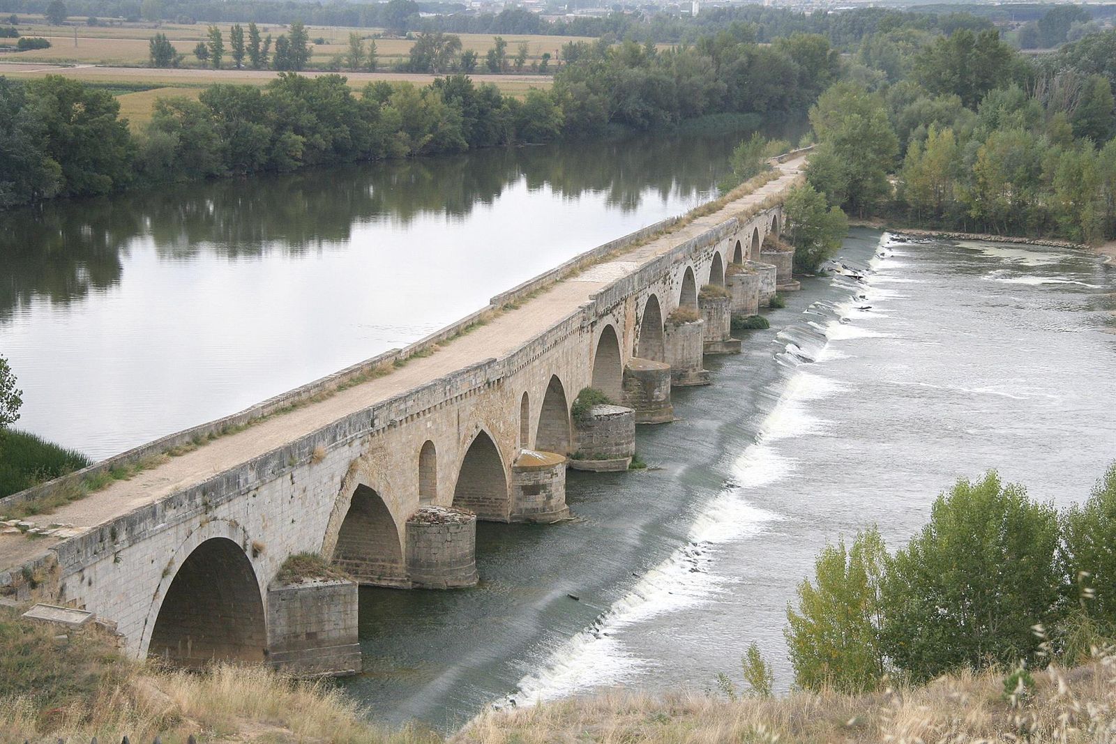 Vista del río Duero a su paso por Toro. Archivo.