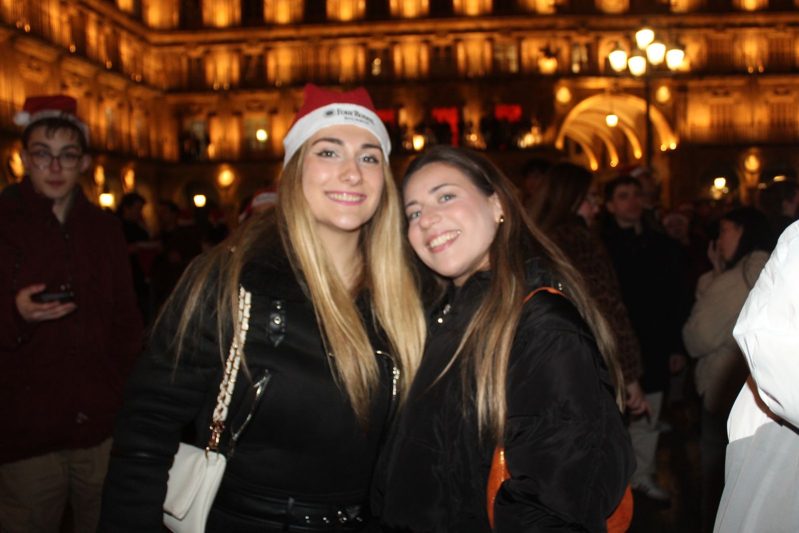 Miles de personas disfrutan de las campanadas y la fiesta del Fin de Año Universitario