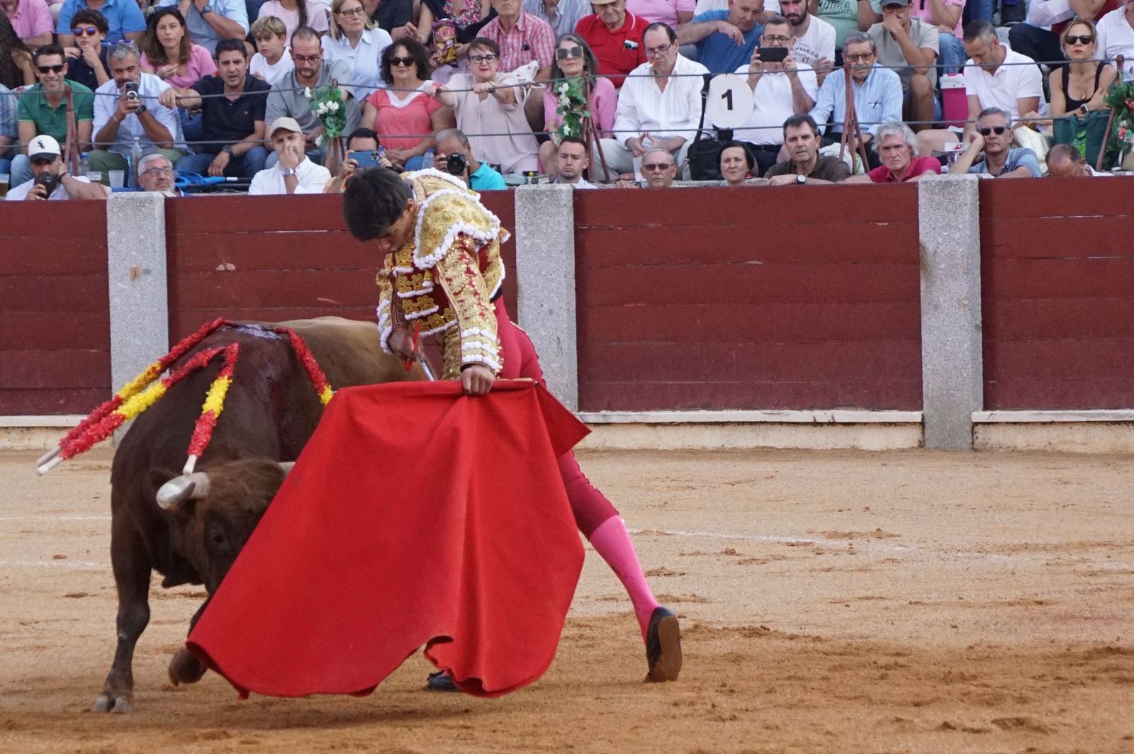 : Emilio de Justo y Diosleguarde cierran en hombros una feria de Guijuelo marcada por las despedidas de El Capea y Javier Castaño