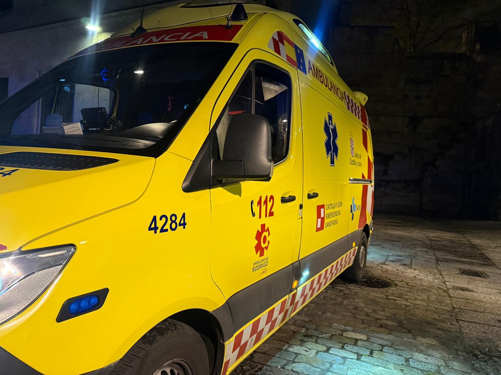 Ambulancia en calle La Reja