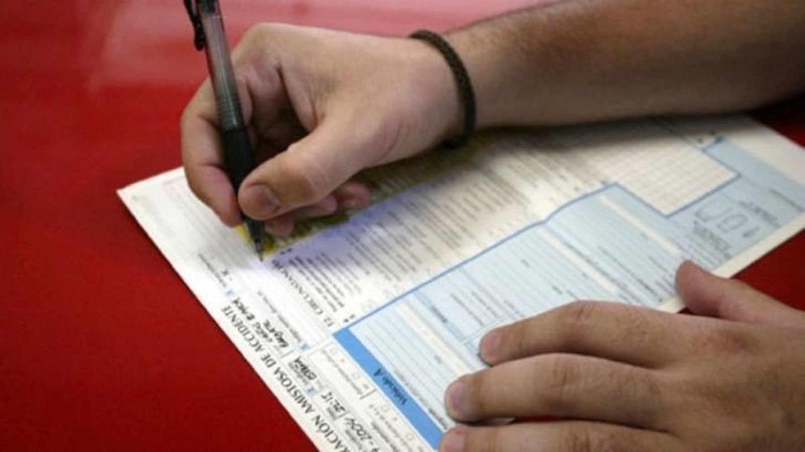 Los jóvenes pagan un 145% más por su seguro de automóvil que un conductor de 35 años