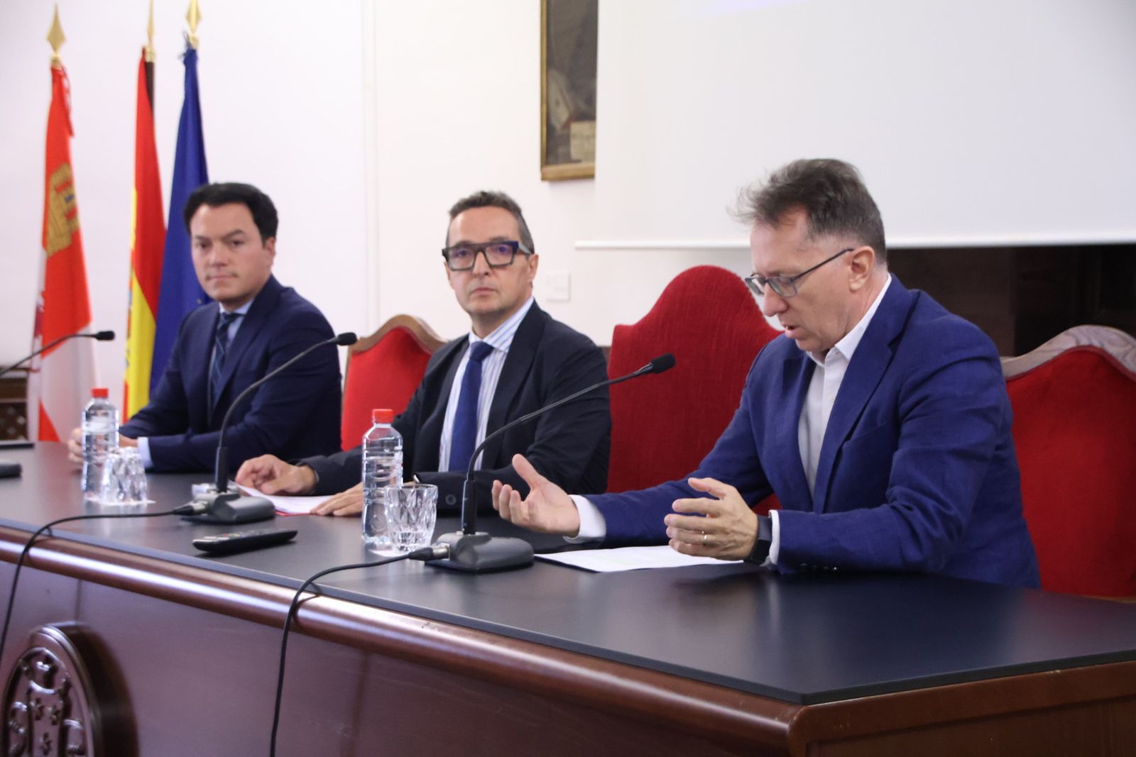 El rector de la Universidad de Salamanca inaugura la jornada ‘Entornos para innovar’ de la Fundación I+E