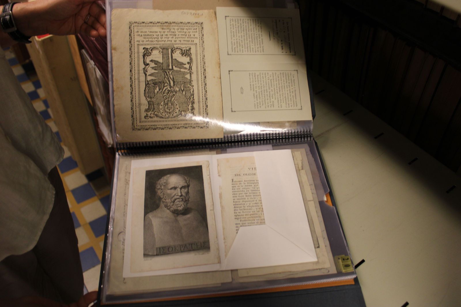 biblioteca-usal-serendipias-libros-historicos-directora-de-la-biblioteca-de-la-usal-libros-27