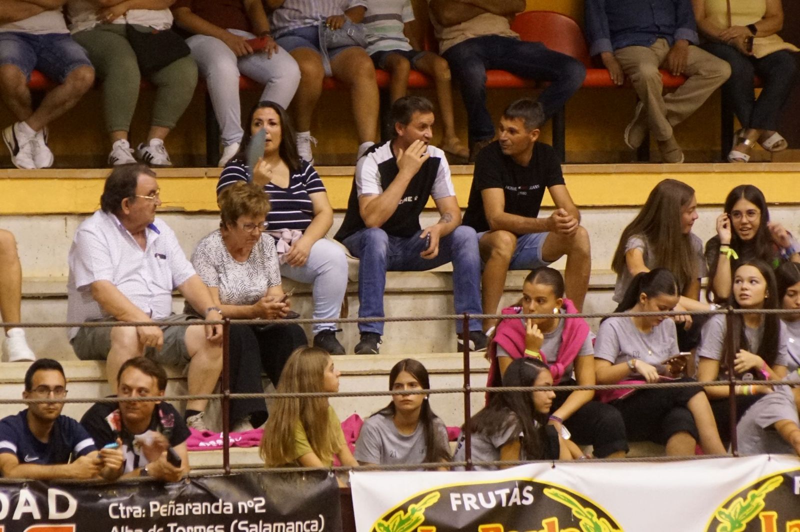 Multitudinario encierro nocturno en Alba de Tormes