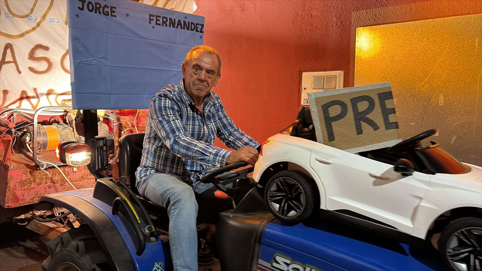 Desfile de carrozas en Pereña