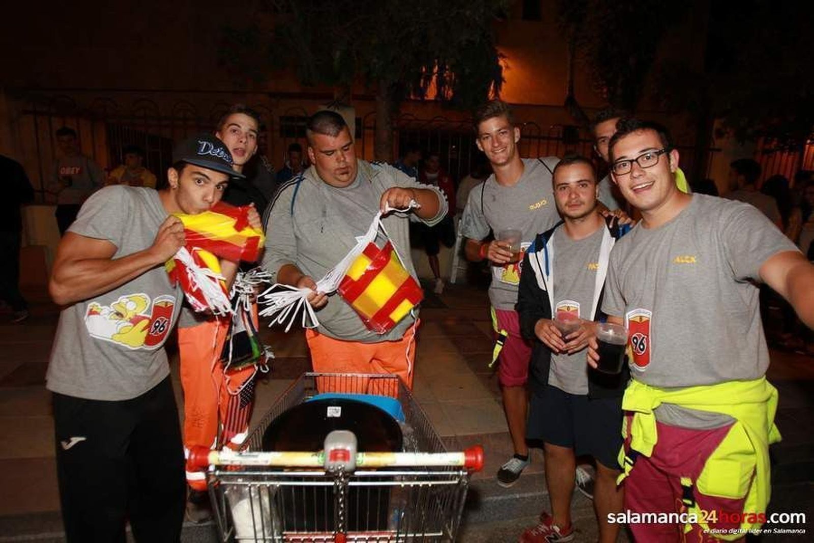 Comienzan las fiestas con la tradicional cuelga de banderines a cargo de los quintos
