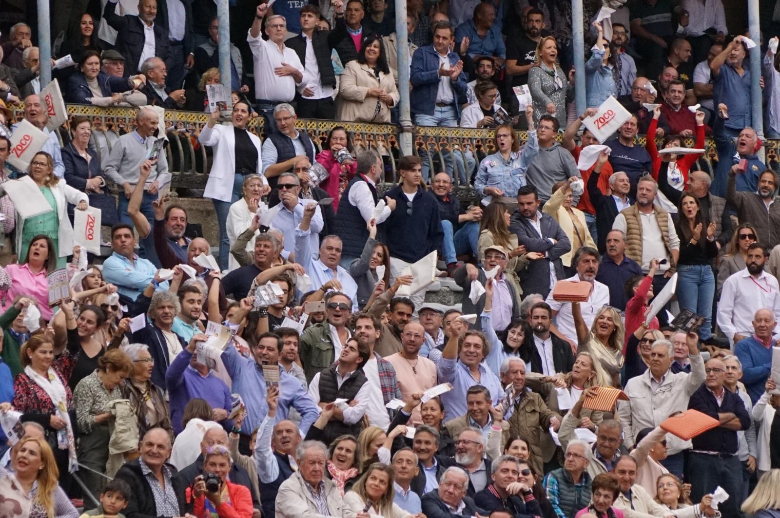 ambiente-en-el-patio-de-cuadrillas-de-la-glorieta-para-ver-a-sergio-galan-diego-ventura-y-guillermo-hermoso-de-mendoza-21-de-septiembre-de-2024-fotos-juanes-58