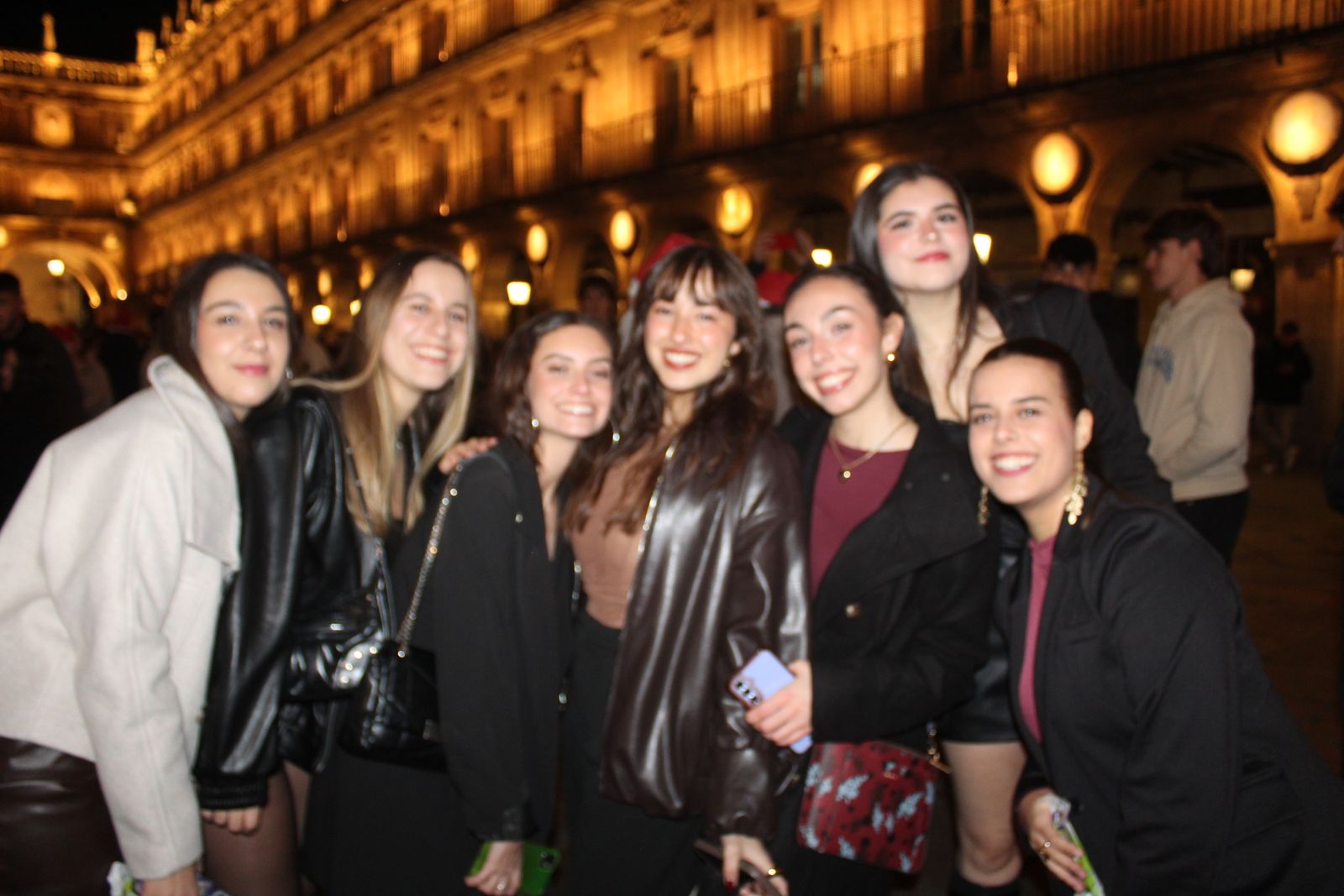 Miles de personas disfrutan de las campanadas y la fiesta del Fin de Año Universitario