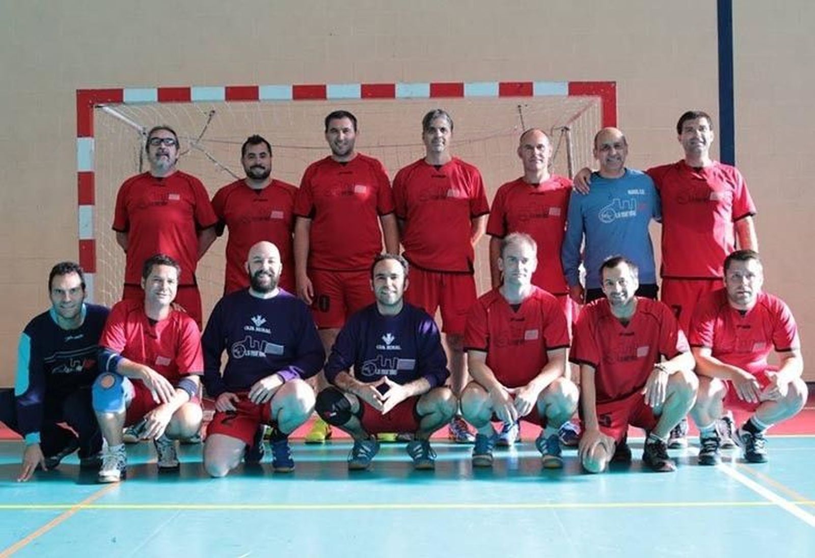 El BM La Muralla abre temporada con un buen papel en el Torneo de Balonmano Veterano de León