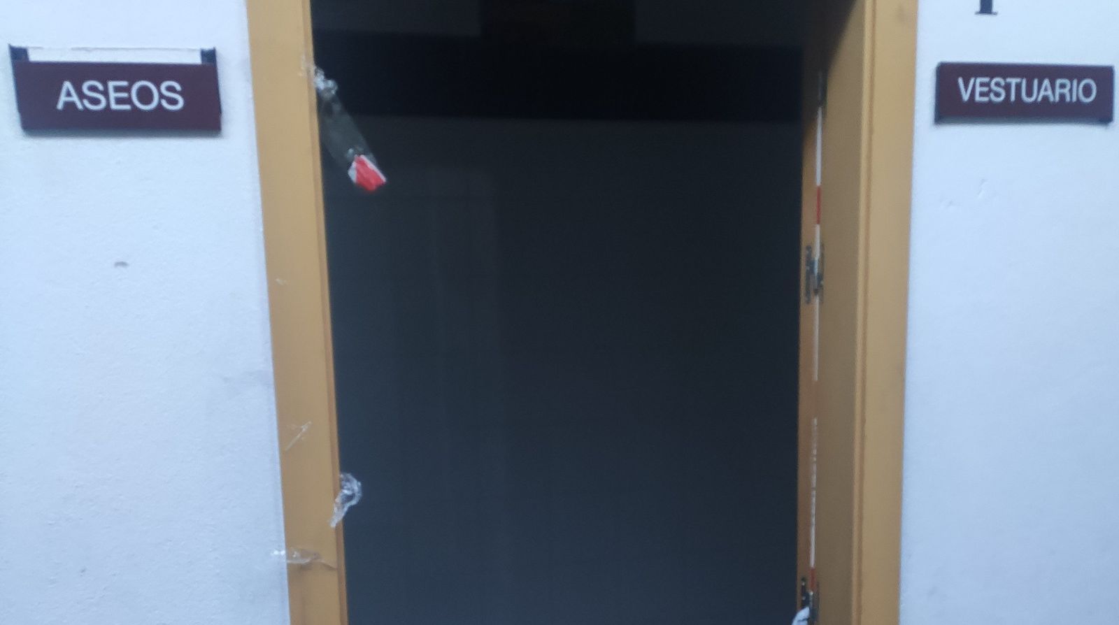 Vandalismo en el pabellón de Villamayor (1)