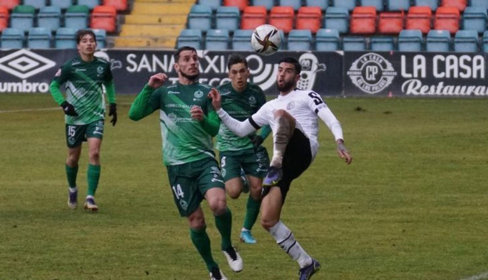 Manu Moreno, en el choque ante el Arenteiro | FOTO SALAMANCA24HORAS.COM