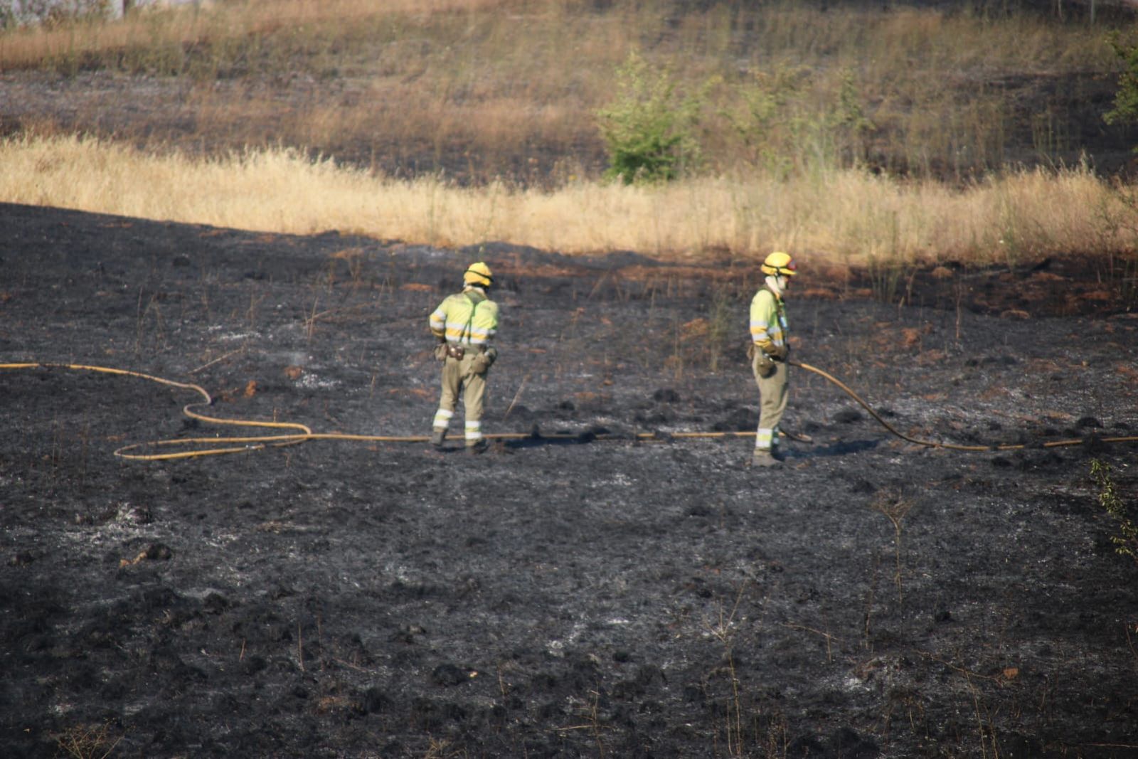Foto de archivo de dos bomberos de la Junta | s24h Foto de archivo de dos bomberos de la Junta | s24h