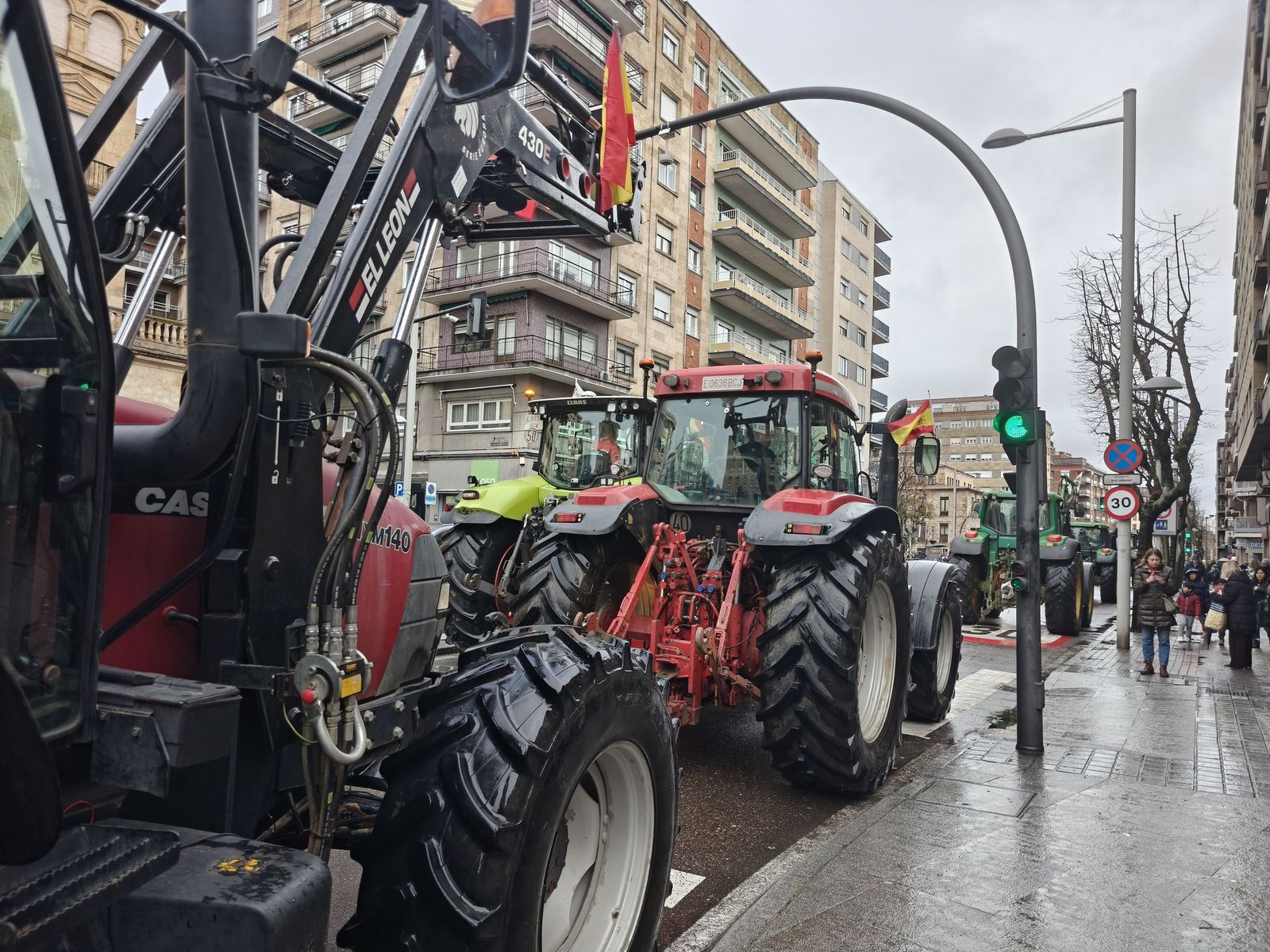 En imágenes la marcha con tractores y vehículos de campo en Salamanca en protesta contra Mercosur