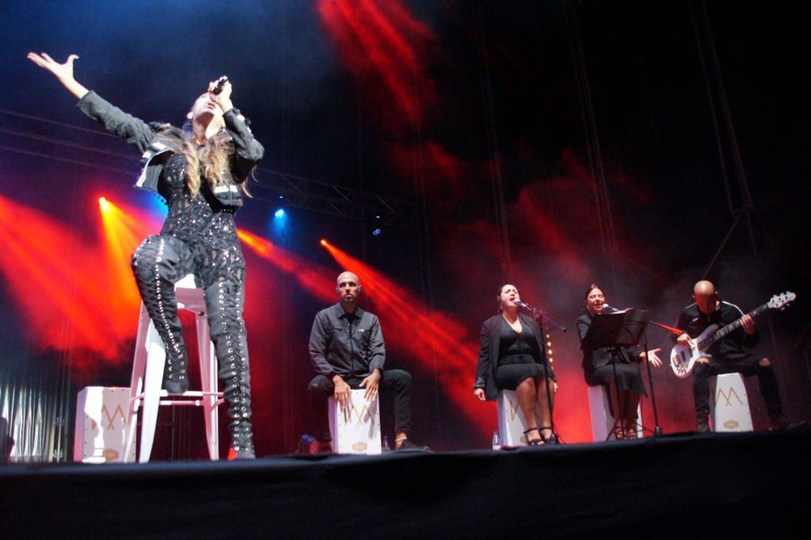 India Martínez en un concierto en Guijuelo