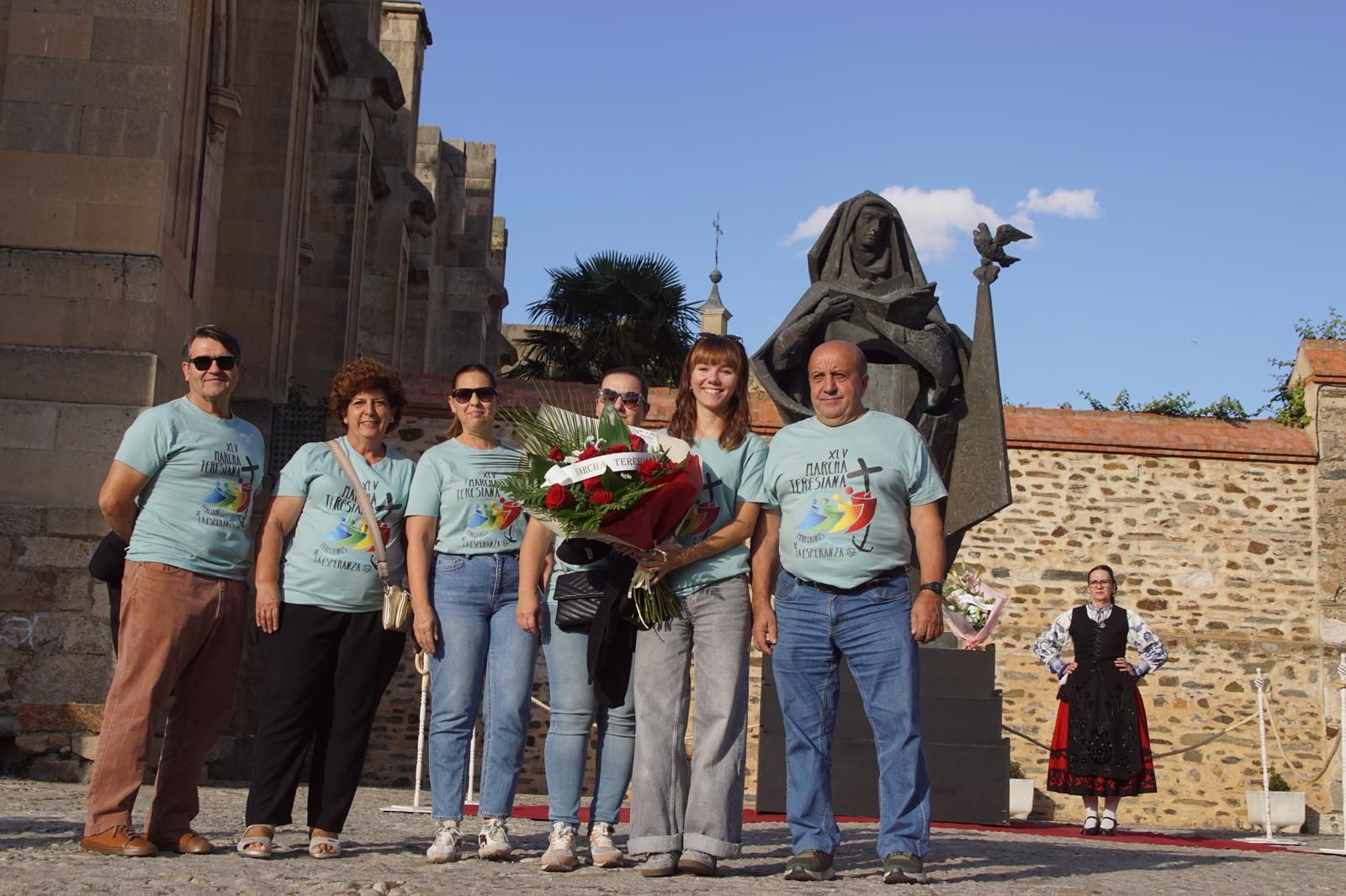 Ofrenda Floral a Santa Teresa en Alba de Tormes (15).jpeg